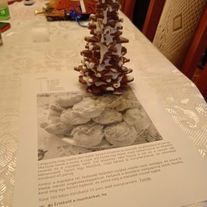 Karácsonyfa – rögtön puha mézeskalácsból. fotók